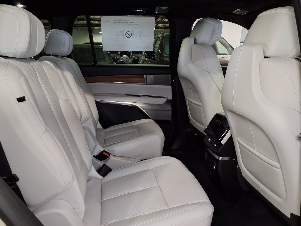 New 2027 Cadillac Vistiq Luxury AWD/4WD image 6