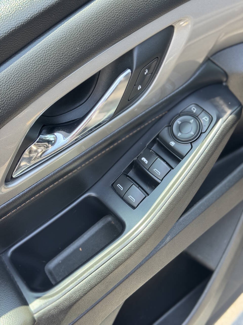 Used 2018 Chevrolet Traverse LT FWD image 18