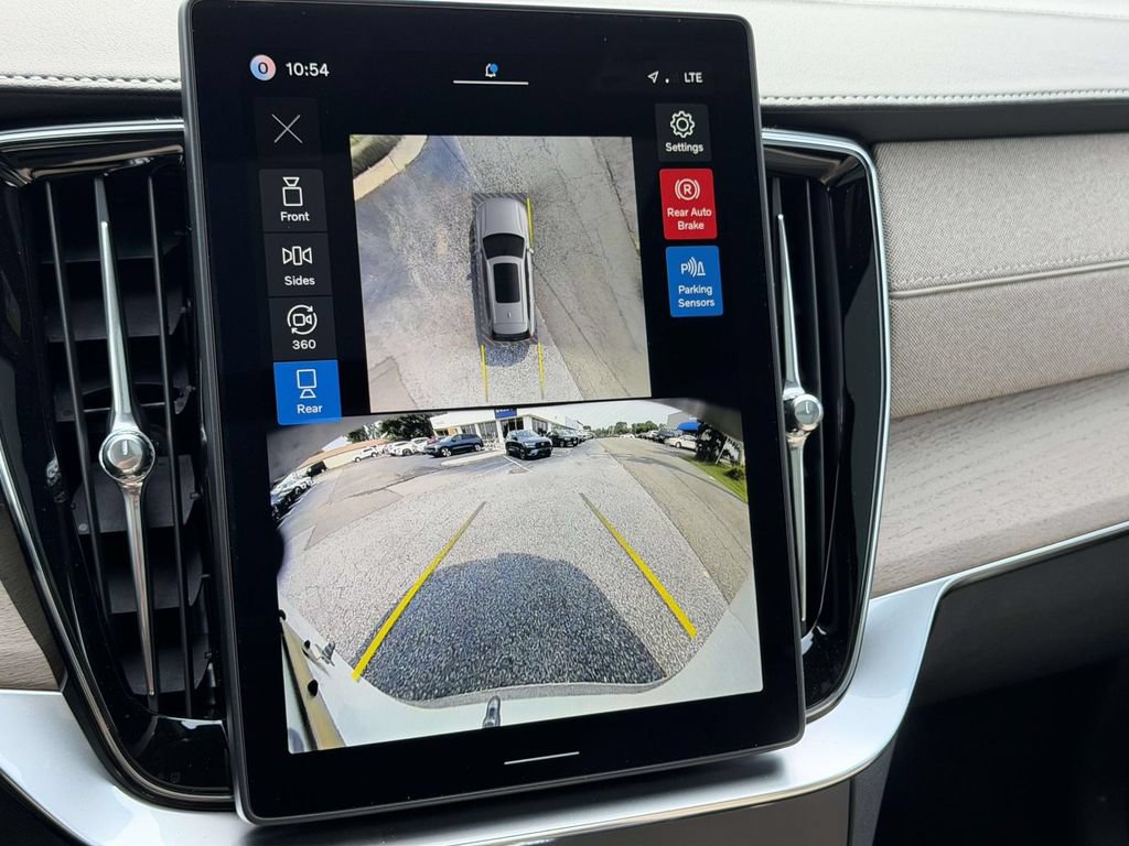 New 2026 Volvo XC90 T8 Plus w/ Protection Package Premier AWD/4WD image 4