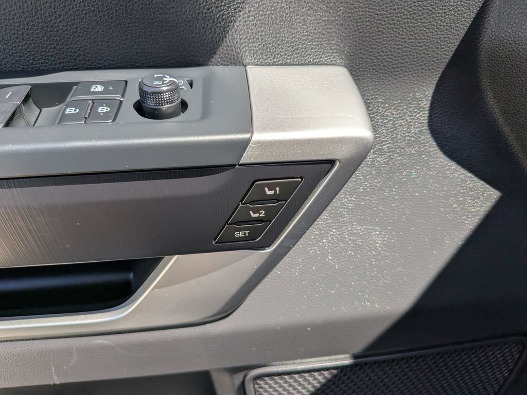 Used 2025 Toyota Sequoia Platinum AWD/4WD image 25