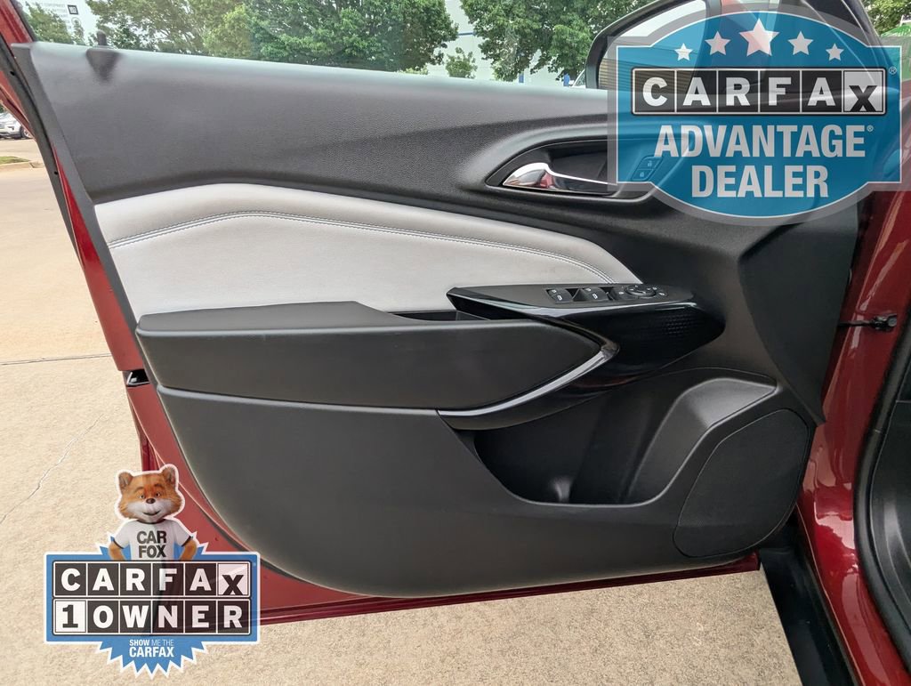 Certified 2025 Chevrolet Trax LT w/ LT Convenience Package FWD image 12