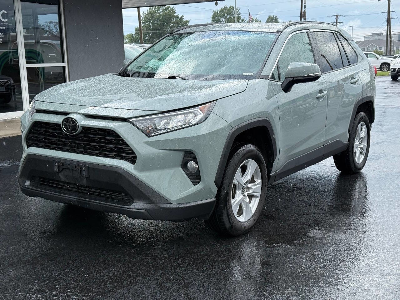Used 2021 Toyota RAV4 XLE image 4