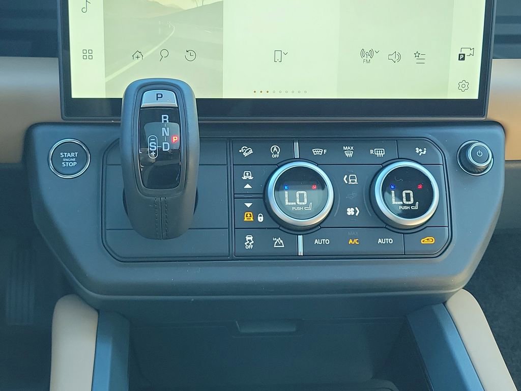 New 2026 Land Rover Defender 130 X-Dynamic SE AWD/4WD image 19