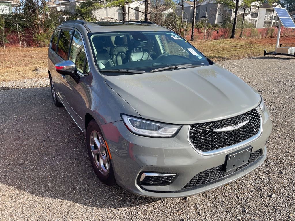 Used 2023 Chrysler Pacifica Limited image 2