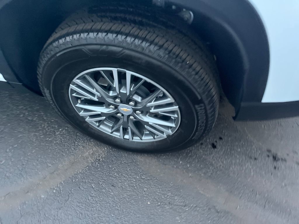 Used 2025 Chevrolet Traverse LT image 33