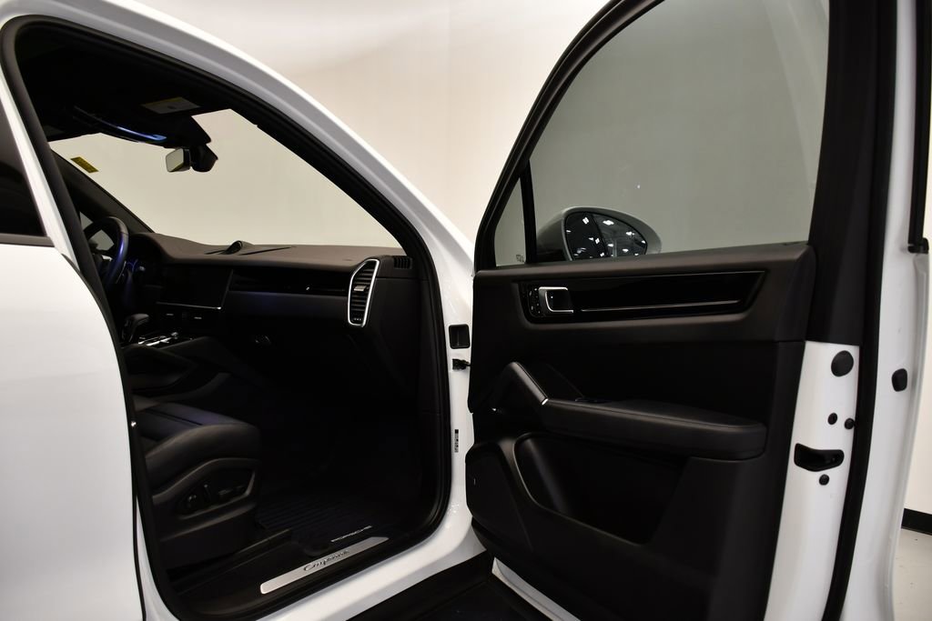 Used 2022 Porsche Cayenne image 49