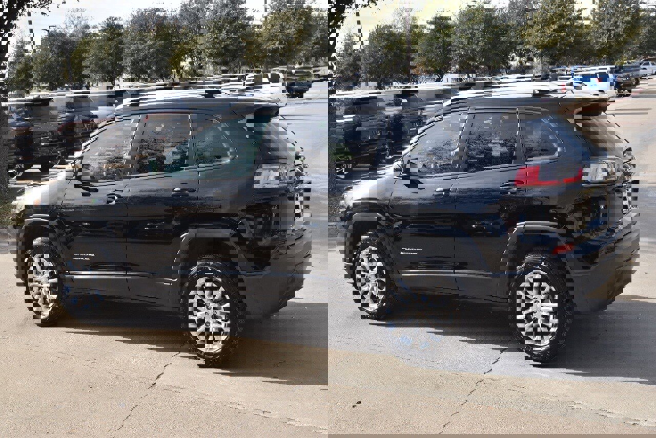 Used 2021 Jeep Cherokee Latitude image 11