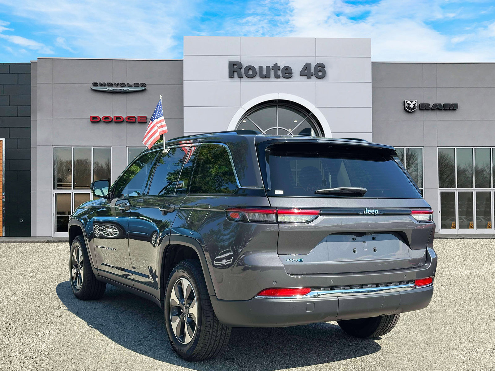 Used 2023 Jeep Grand Cherokee 4WD 4xe image 4