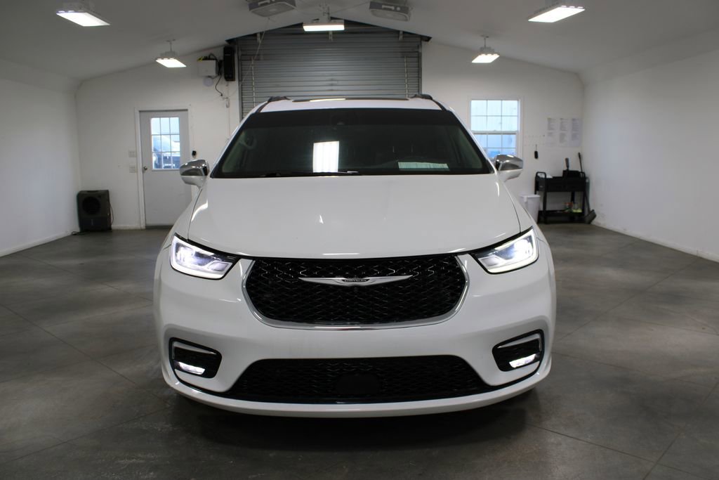 Used 2022 Chrysler Pacifica Limited image 3