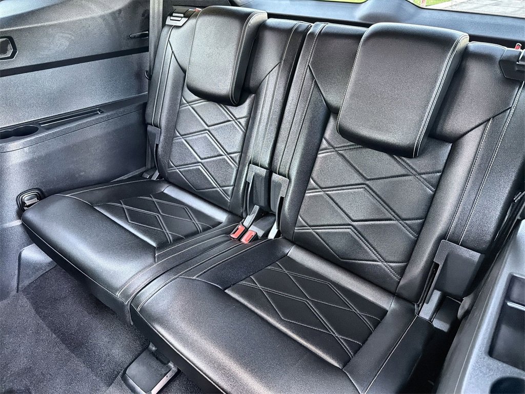 Used 2024 Volkswagen Atlas SE w/ Black Wheel Package image 25