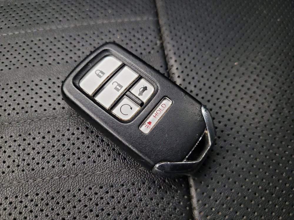 Used 2018 Honda Accord Touring image 32