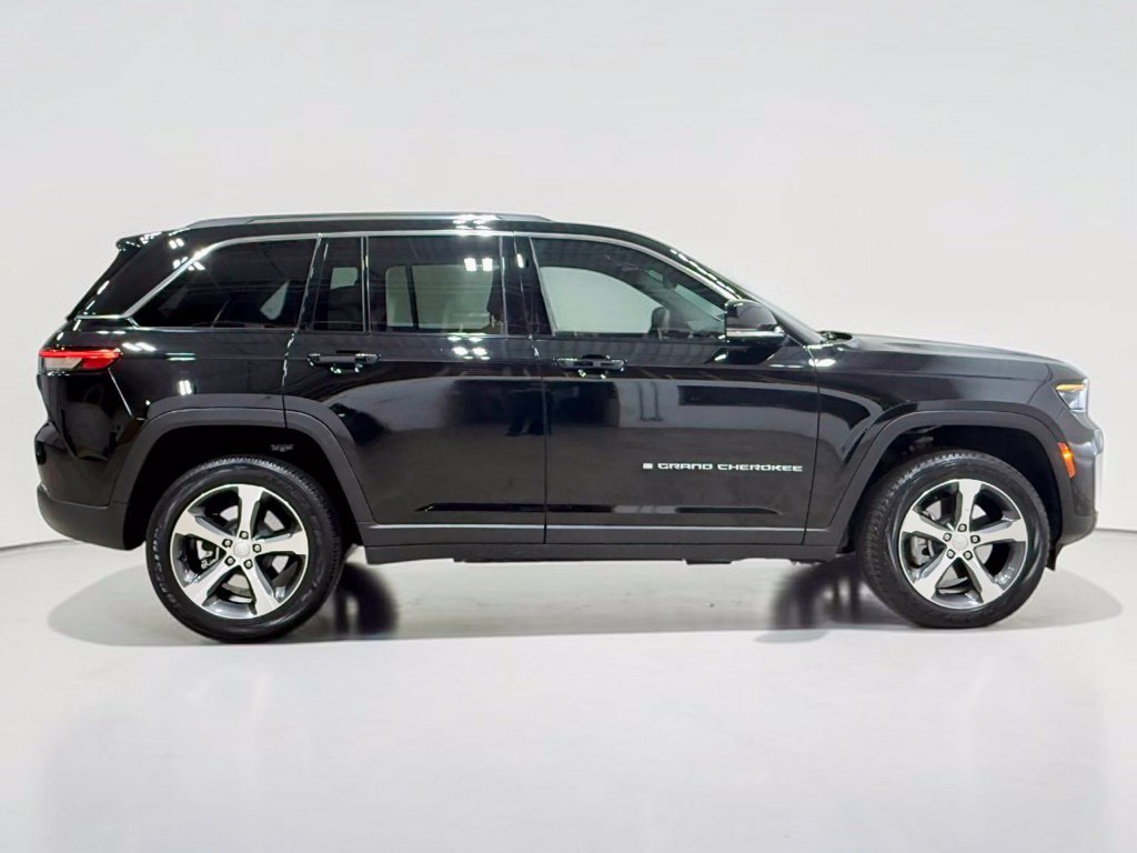 Used 2022 Jeep Grand Cherokee Limited 4xe w/ Luxury Tech Group II AWD/4WD image 12