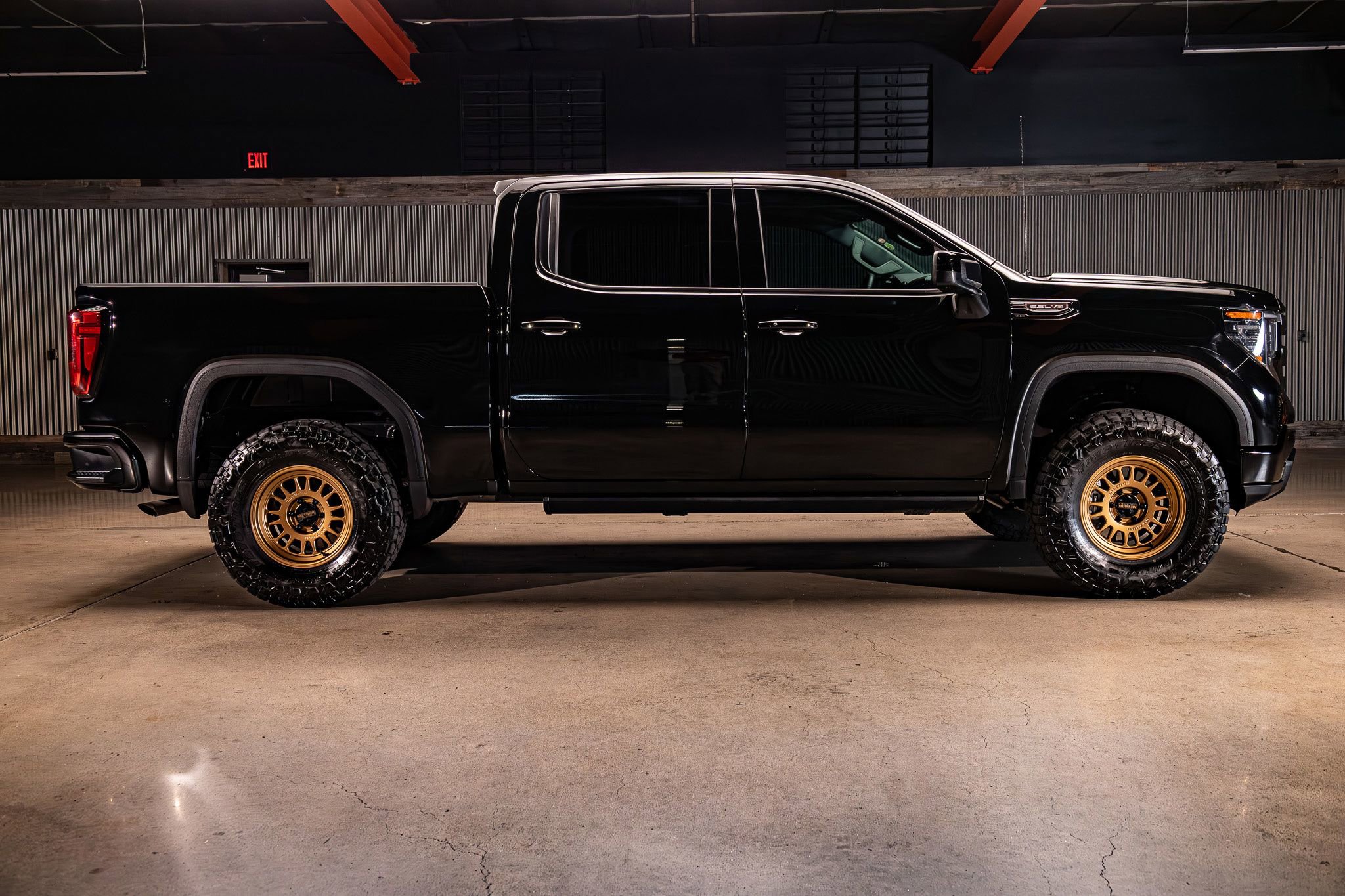 Used 2025 GMC Sierra 1500 Elevation image 10