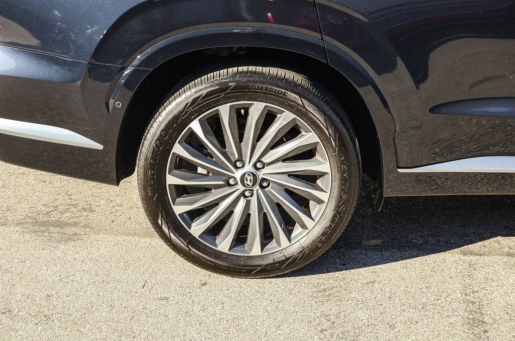 Used 2023 Hyundai Palisade Calligraphy image 8