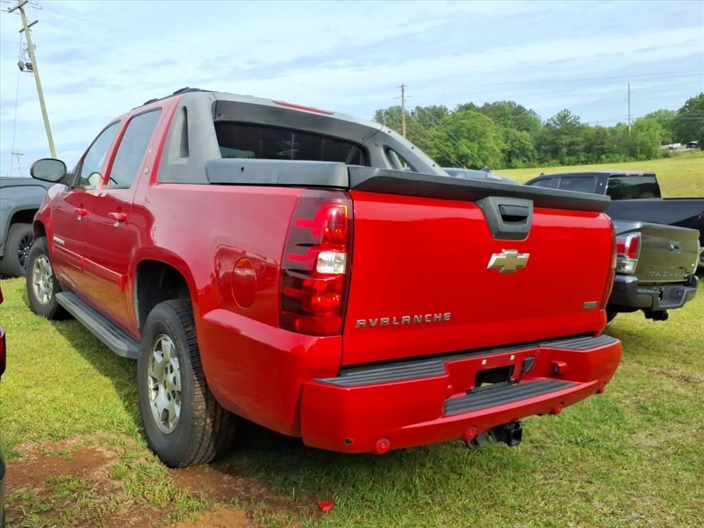 Used 2011 Chevrolet Avalanche LT RWD image 7