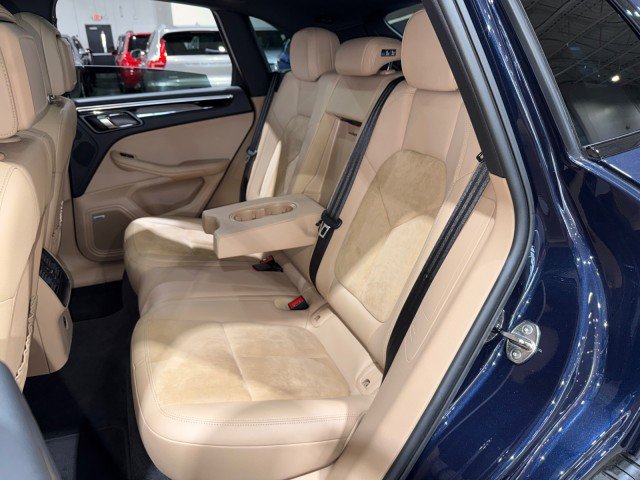 Used 2021 Porsche Macan w/ Premium Package image 14
