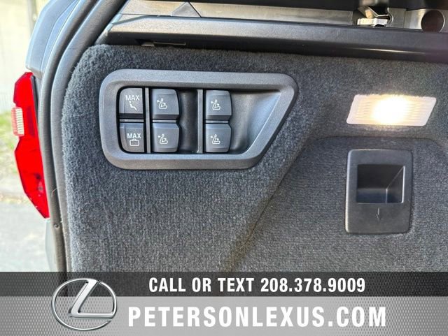 Used 2021 BMW X7 xDrive40i w/ M Sport Package AWD/4WD image 22