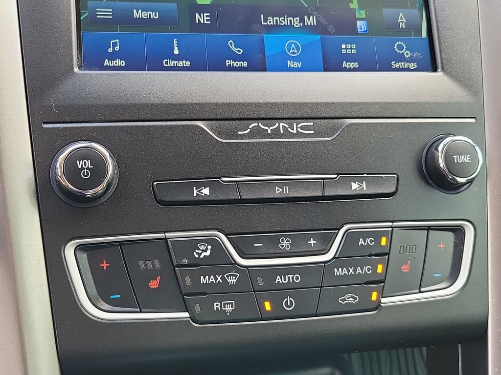 Used 2020 Ford Fusion SE AWD/4WD image 27