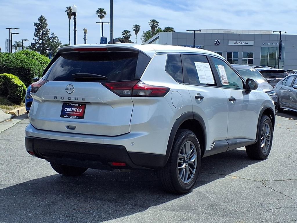Used 2024 Nissan Rogue S image 4