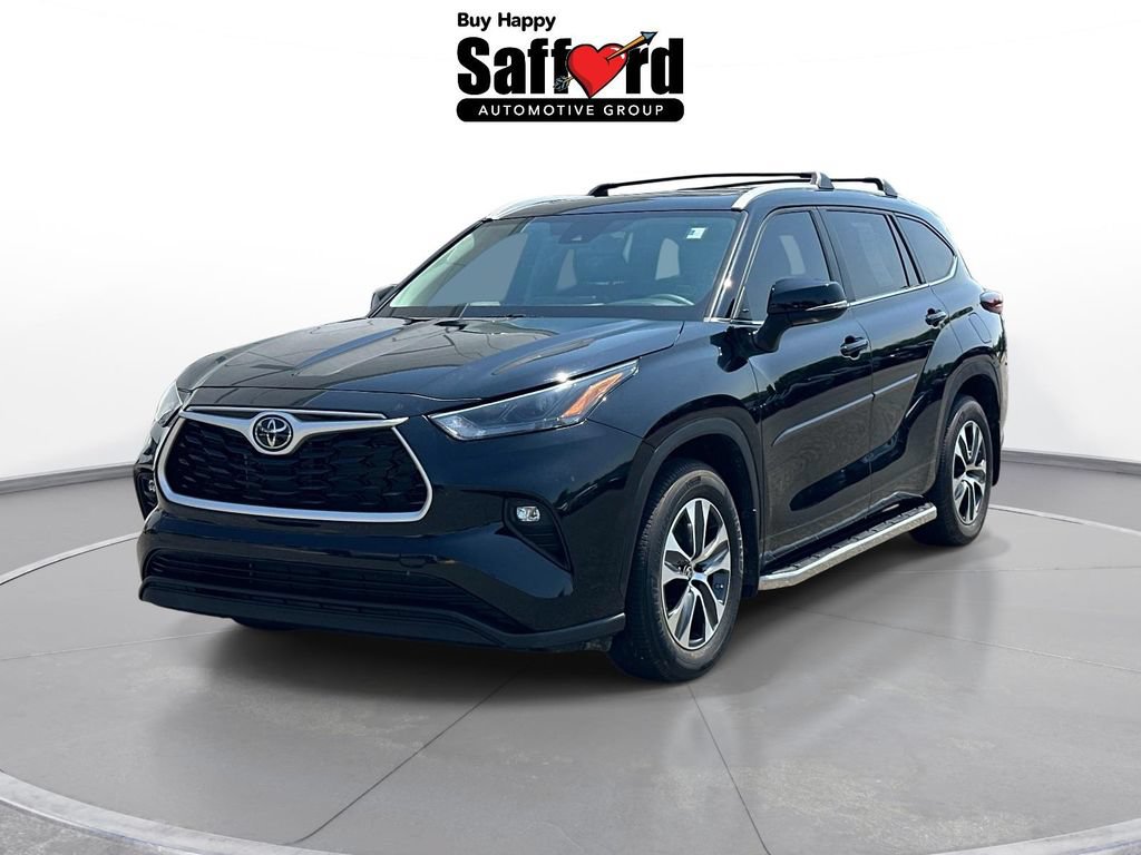 Used 2024 Toyota Highlander XLE AWD/4WD image 1