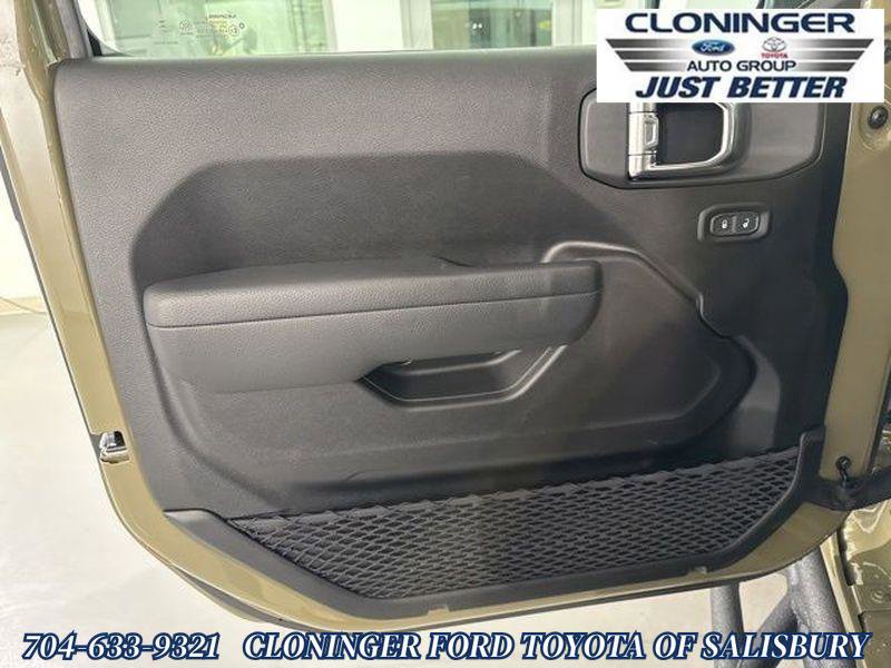 Used 2025 Jeep Wrangler Sport image 18