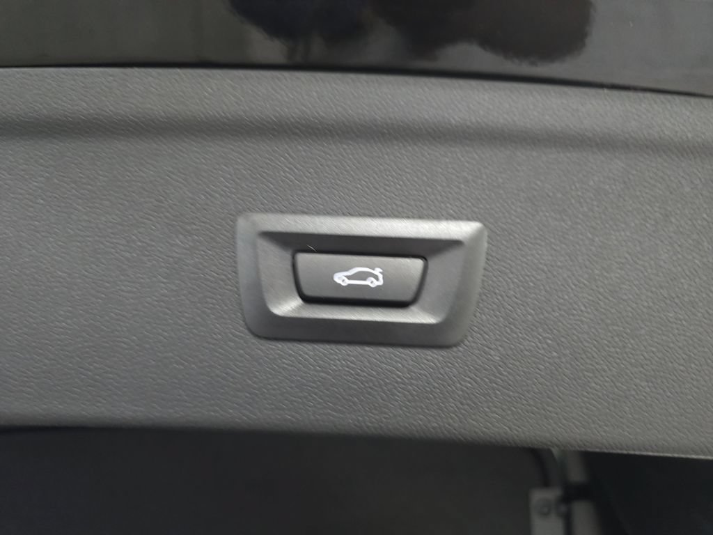 Used 2024 BMW iX xDrive50 w/ Sport Package AWD/4WD image 31