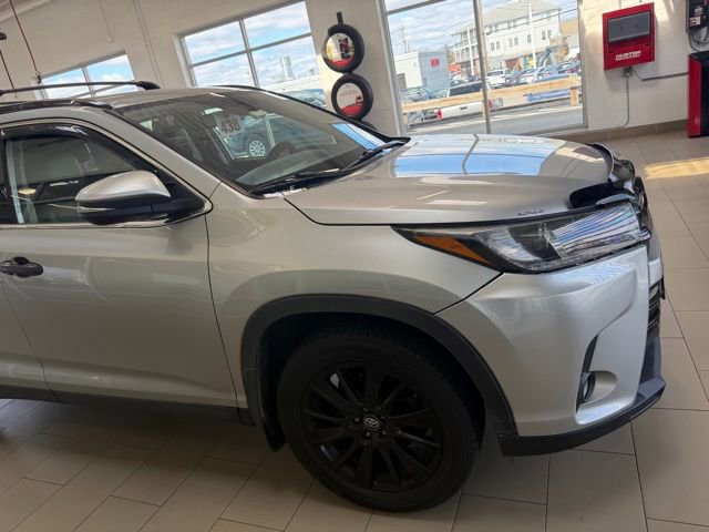 Used 2019 Toyota Highlander SE image 1