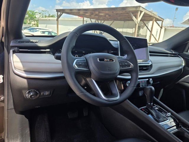 Used 2025 Jeep Compass Limited image 15