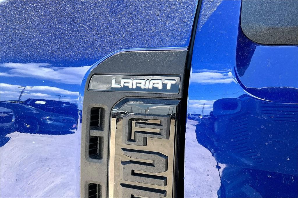 New 2026 Ford F250 Lariat w/ Black Appearance Package image 15