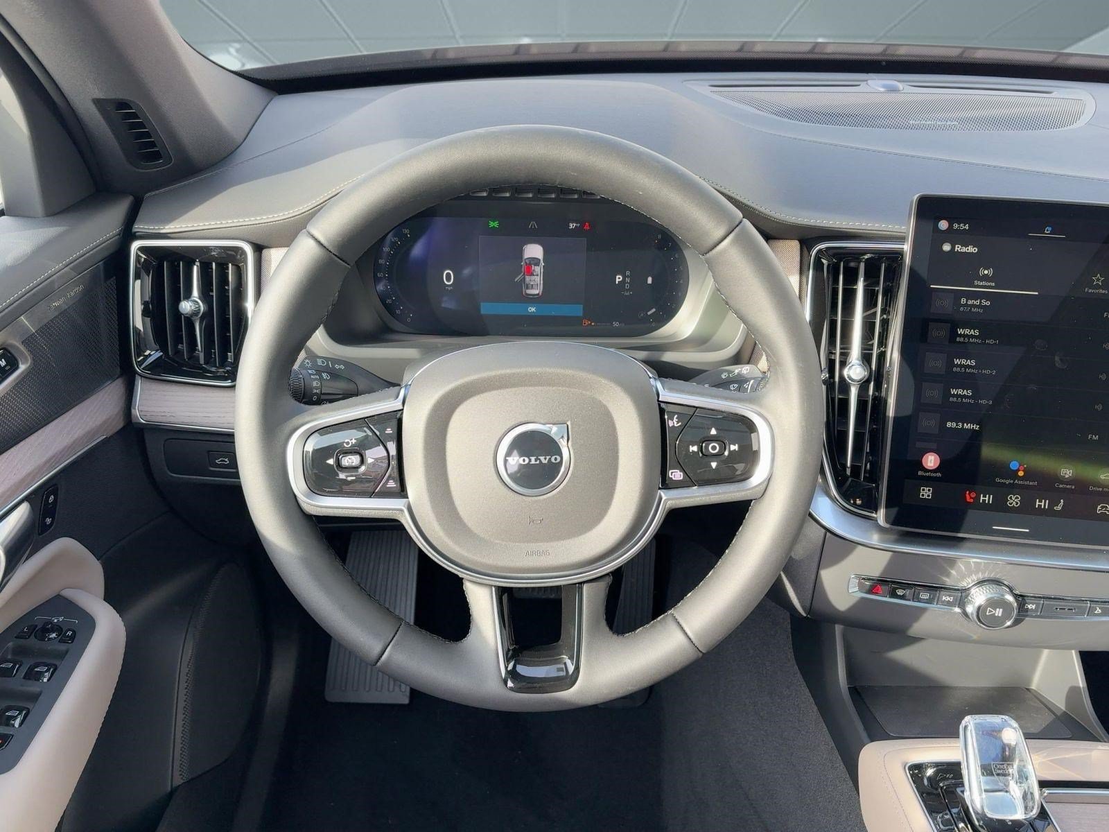 New 2026 Volvo XC90 B6 Plus w/ Protection Package Premier AWD/4WD image 25