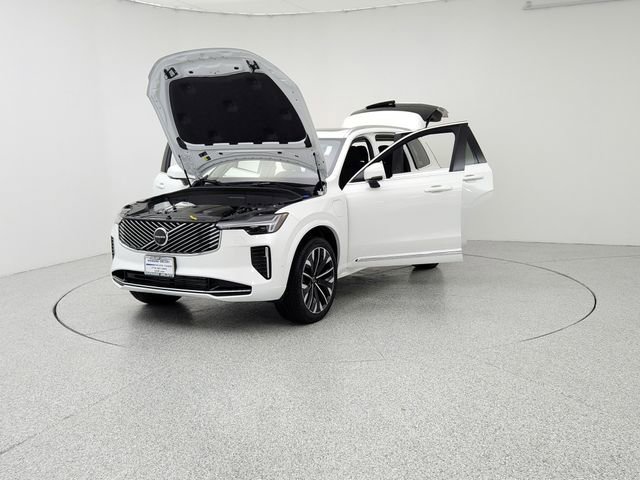 New 2025 Volvo XC90 T8 Plus w/ Protection Package Premier image 9
