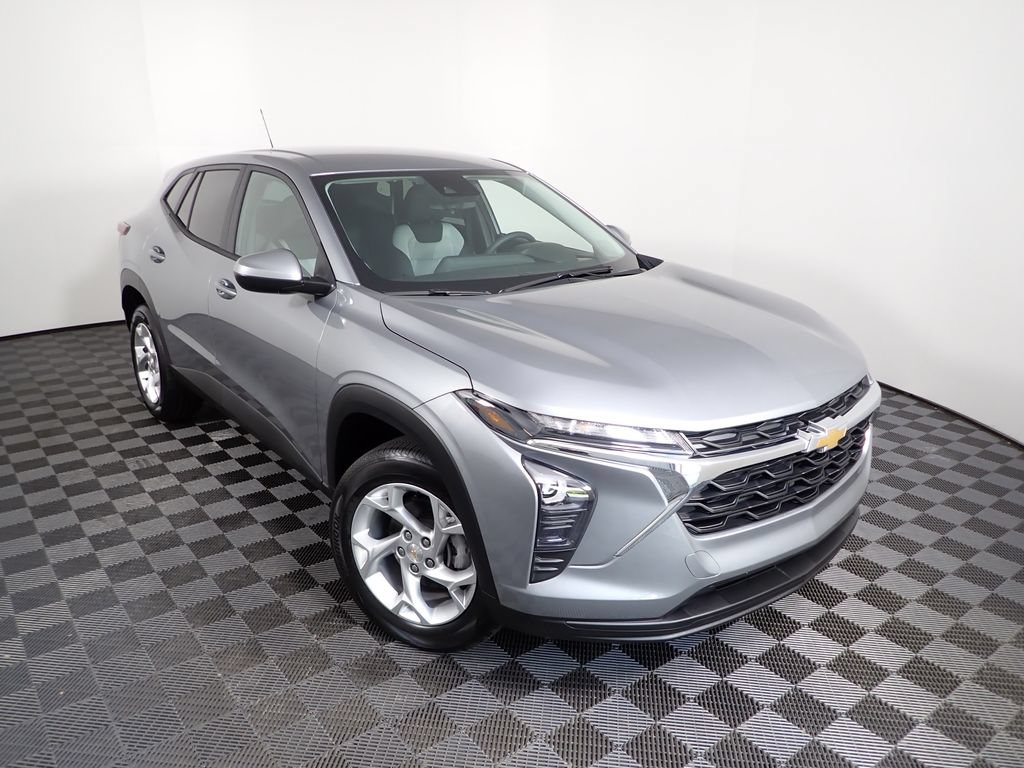 New 2026 Chevrolet Trax LS w/ LS Convenience Package FWD image 7