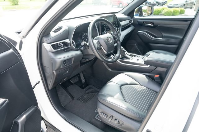 Used 2021 Toyota Highlander XSE FWD image 17