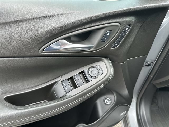 Certified 2025 Buick Encore GX Avenir w/ Avenir Technology Package AWD/4WD image 17
