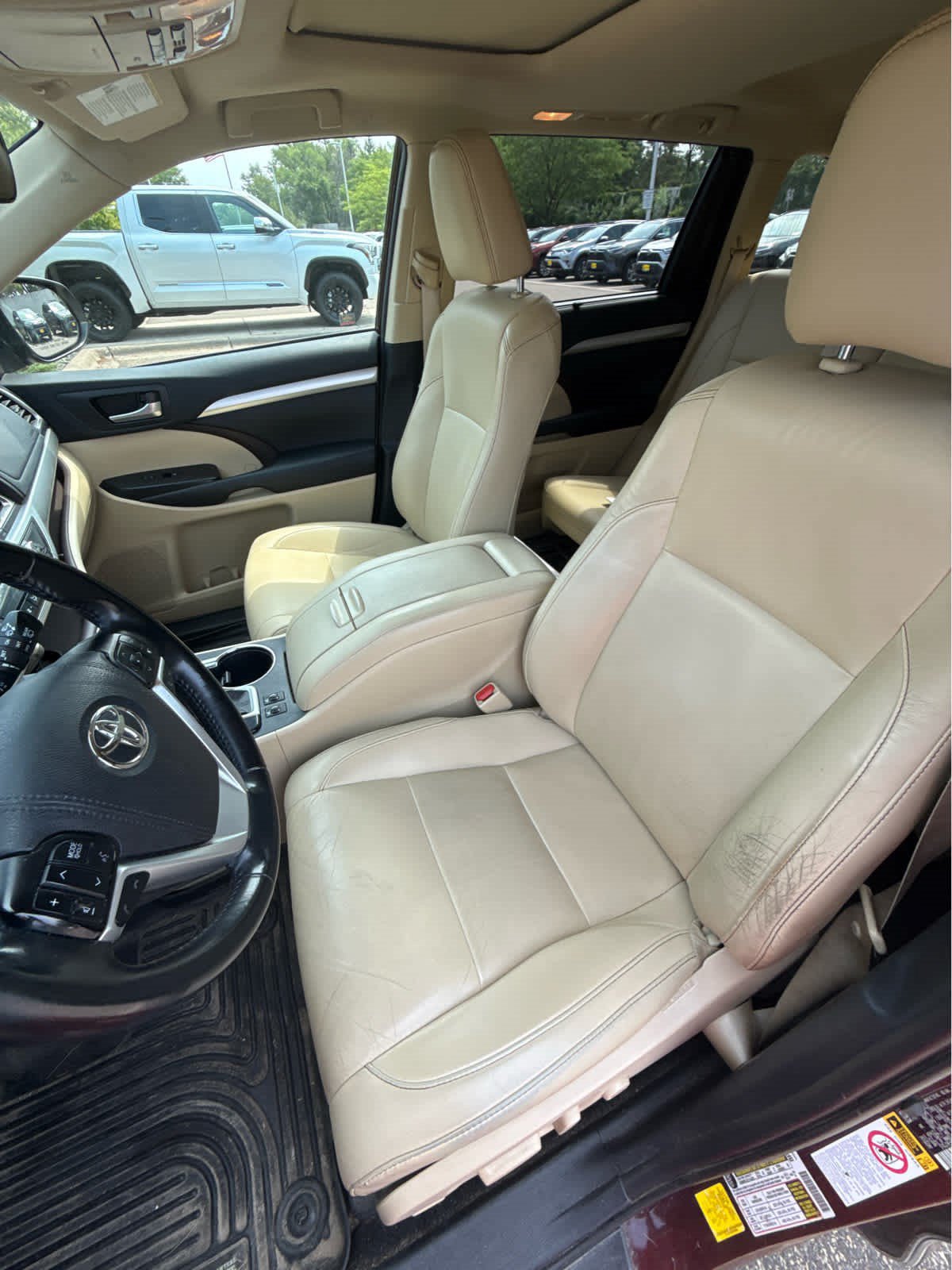 Used 2019 Toyota Highlander XLE AWD/4WD image 4