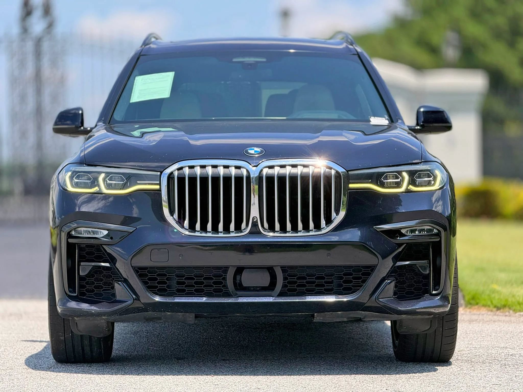 Used 2019 BMW X7 xDrive50i w/ M Sport Package AWD/4WD image 3