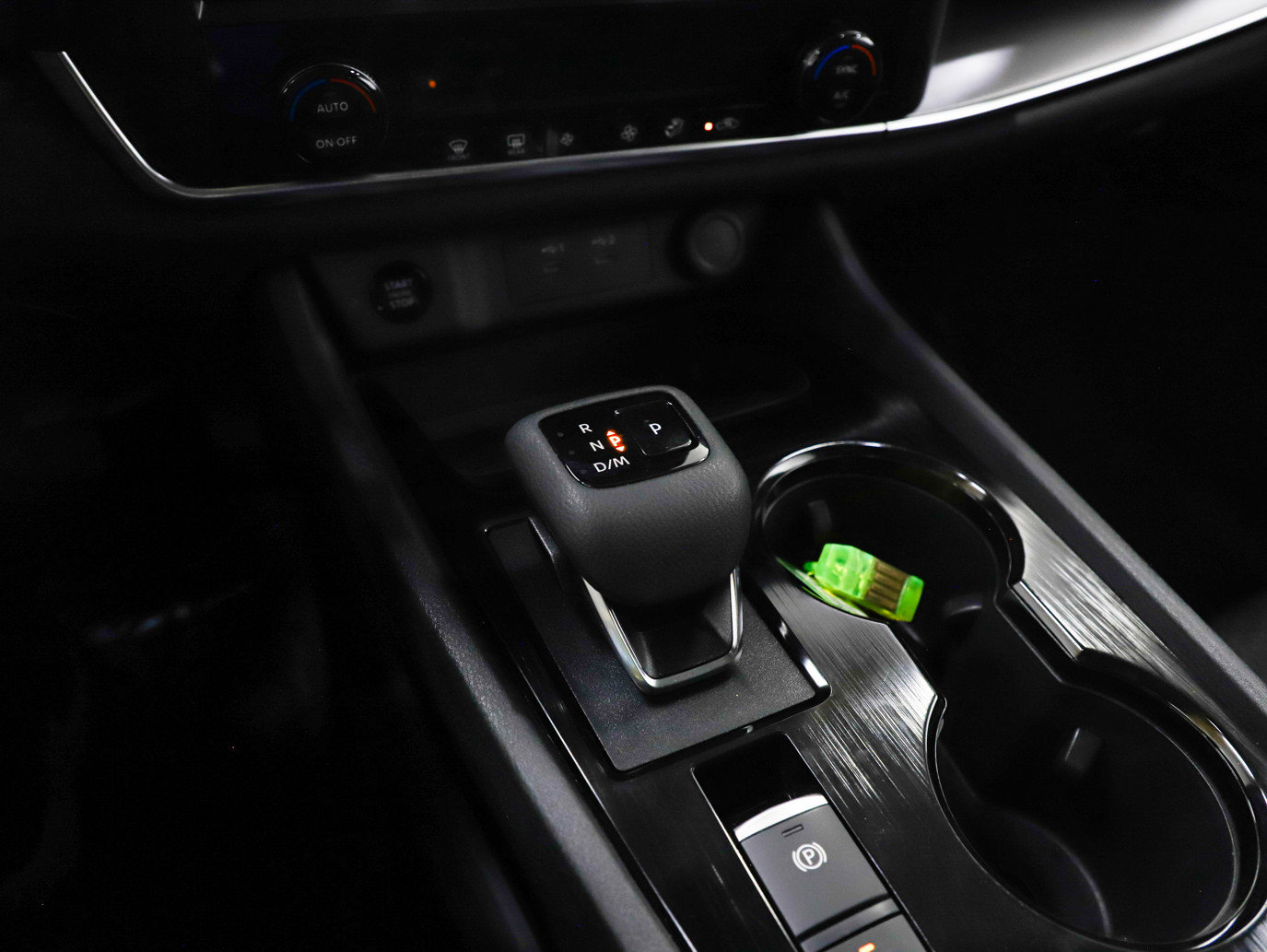 Used 2025 Nissan Rogue SV AWD/4WD image 25