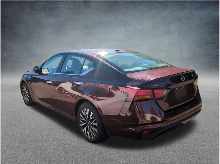 Used 2024 Nissan Altima 2.5 SV image 10