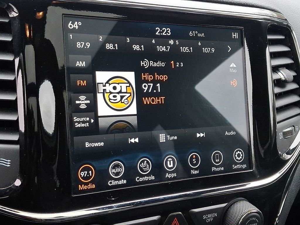 Used 2020 Jeep Grand Cherokee Limited w/ Luxury Group II image 18