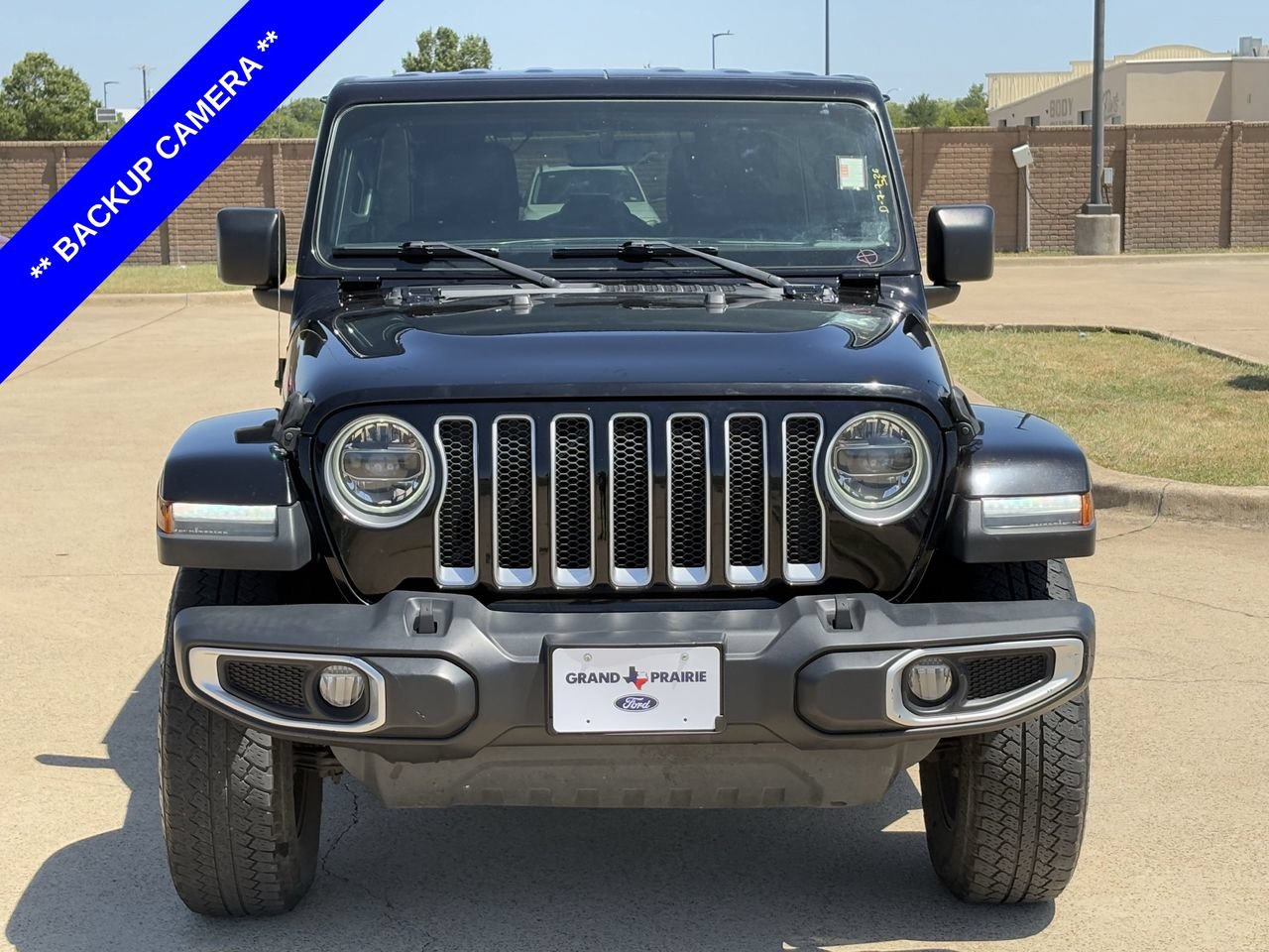 Used 2018 Jeep Wrangler Unlimited Sahara w/ Uconnect 4C Nav & Sound Group AWD/4WD image 9