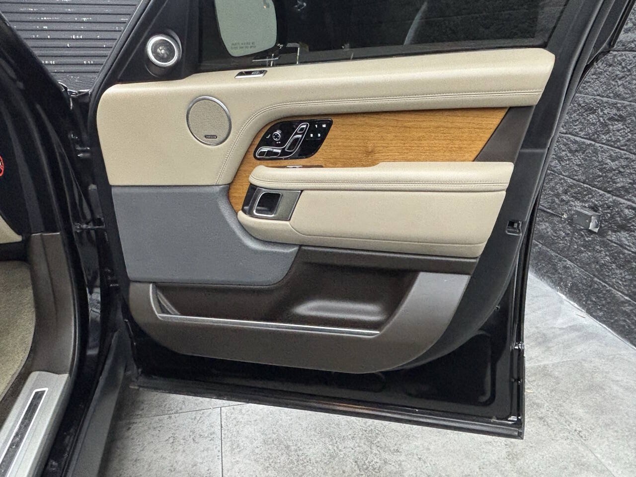 Used 2019 Land Rover Range Rover Long Wheelbase Autobiography AWD/4WD image 38