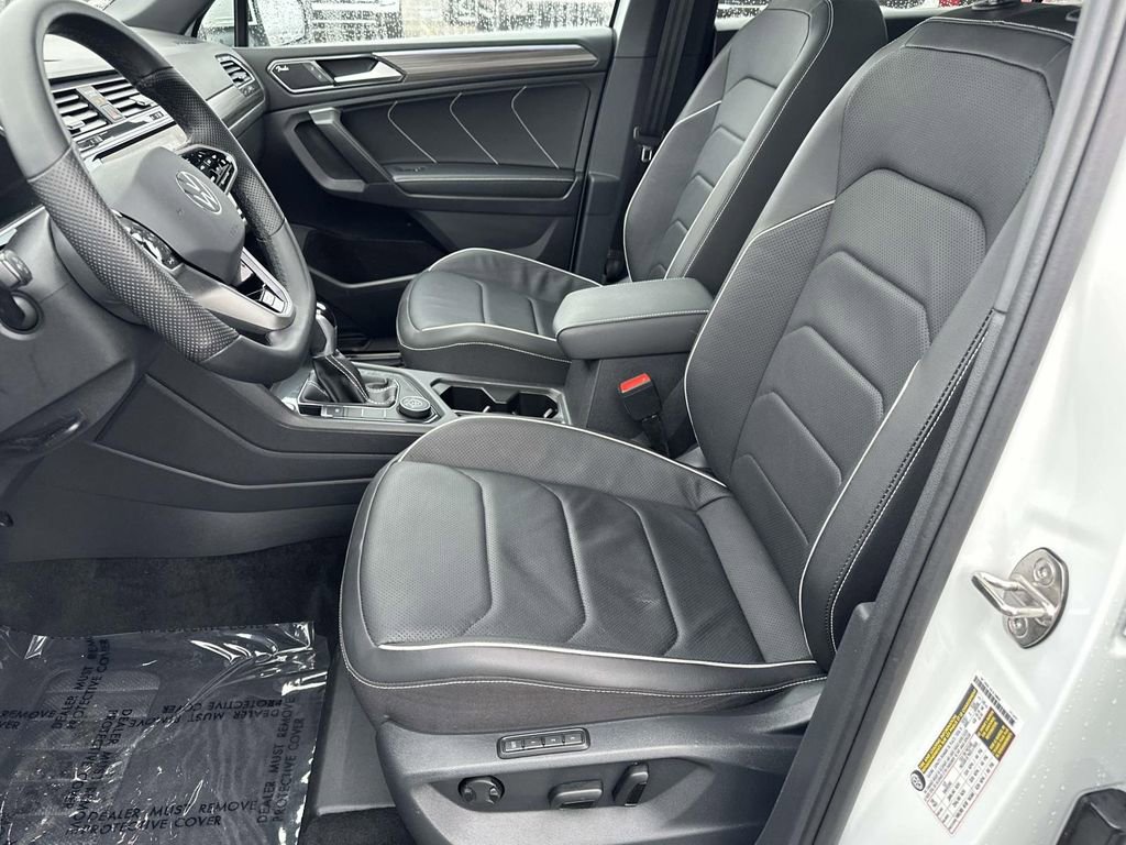Certified 2023 Volkswagen Tiguan SEL R-Line image 22