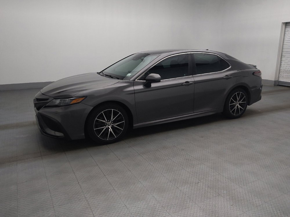 Used 2021 Toyota Camry SE FWD image 2