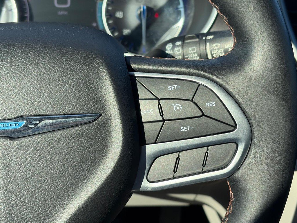 Used 2020 Chrysler Pacifica Touring-L Plus FWD image 30