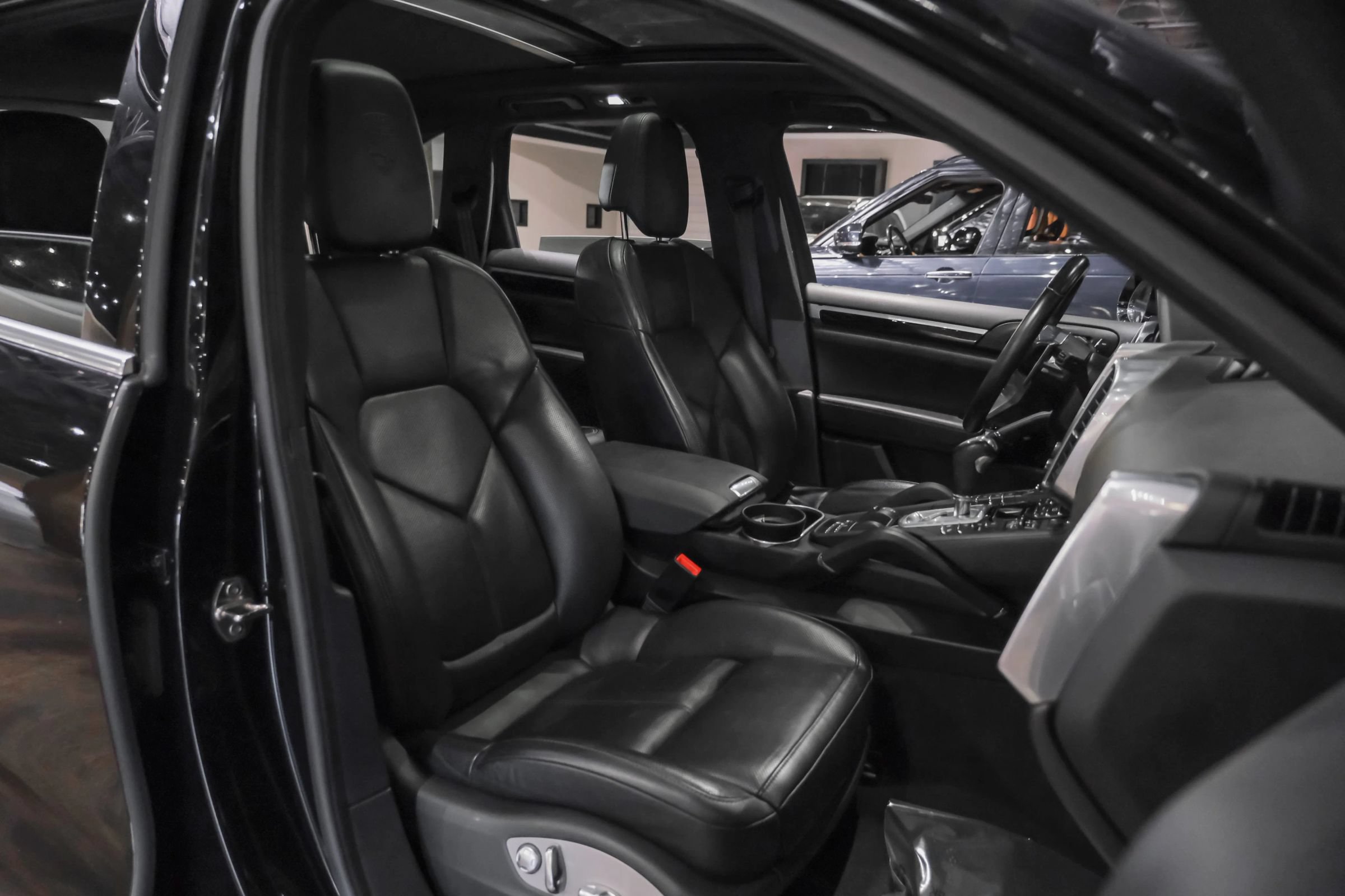 Used 2018 Porsche Cayenne AWD/4WD image 31