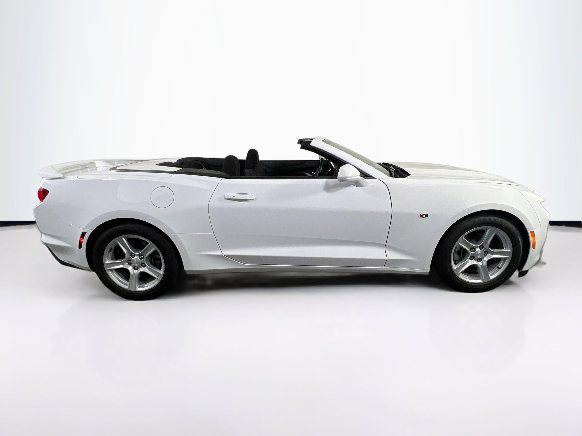 Used 2023 Chevrolet Camaro LT image 4