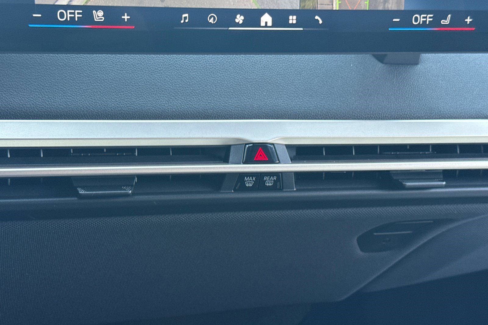 Used 2025 BMW iX xDrive50 w/ Premium Package image 25