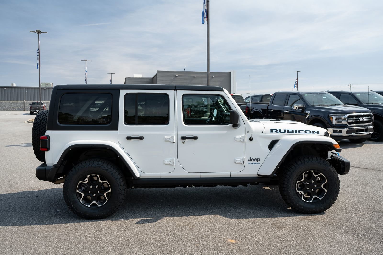 Used 2021 Jeep Wrangler Unlimited Rubicon 4xe w/ Dual Top Group image 11