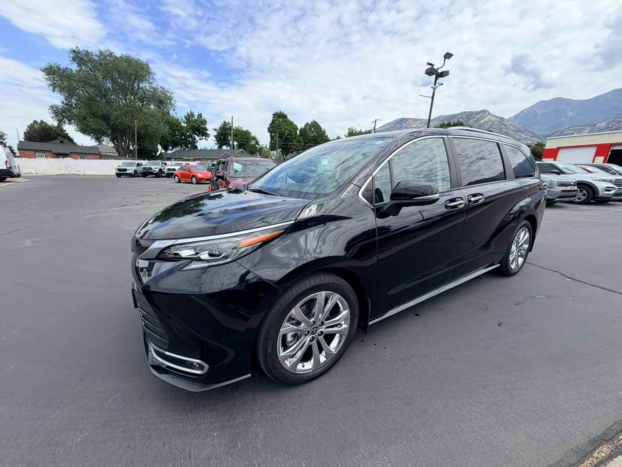 Used 2024 Toyota Sienna Platinum FWD image 8