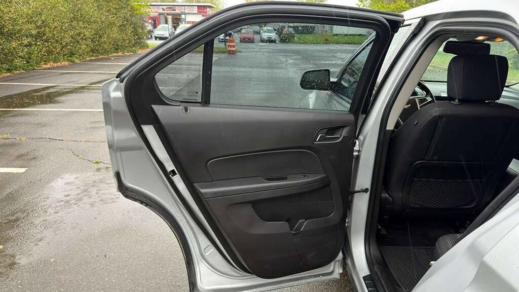 Used 2011 Chevrolet Equinox LT w/ Driver Convenience Package AWD/4WD image 18
